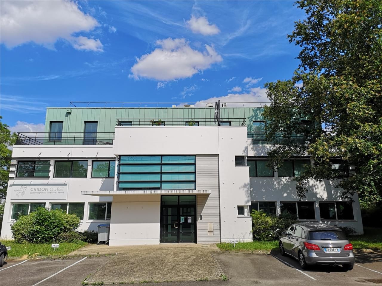 Situé entre les porte de Rennes et de la Chapelle