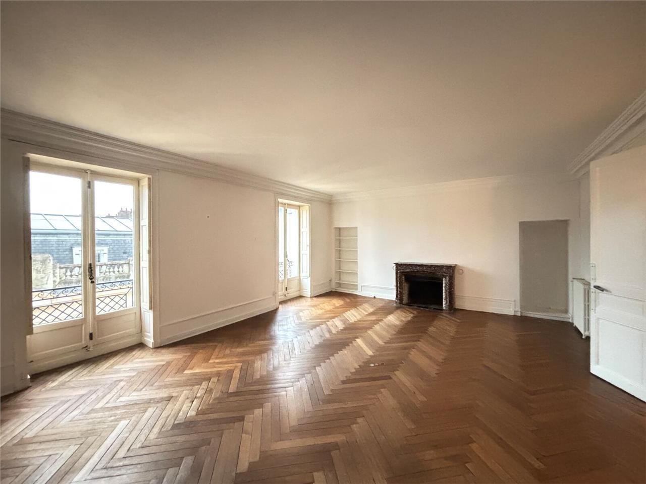 Cette espace de bureaux, idéalement situé dans le