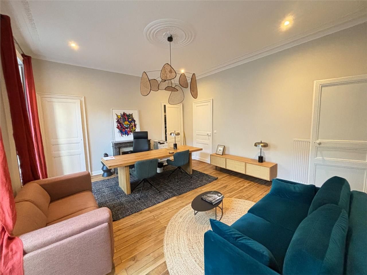 Nous vous proposons un bureau entièrement rénové,