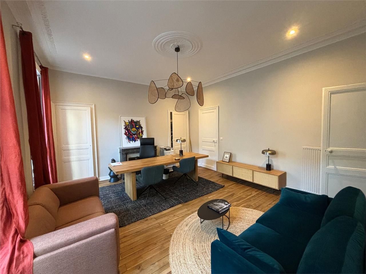 Nous vous proposons un bureau entièrement rénové,