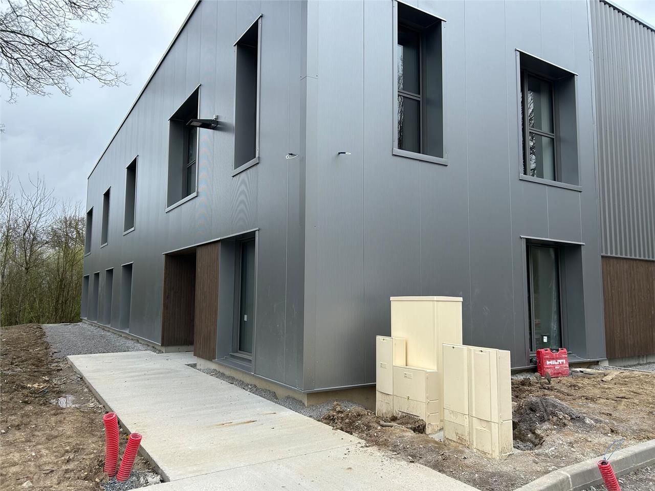 Situés au sein de la zone de Brais, à proximité i