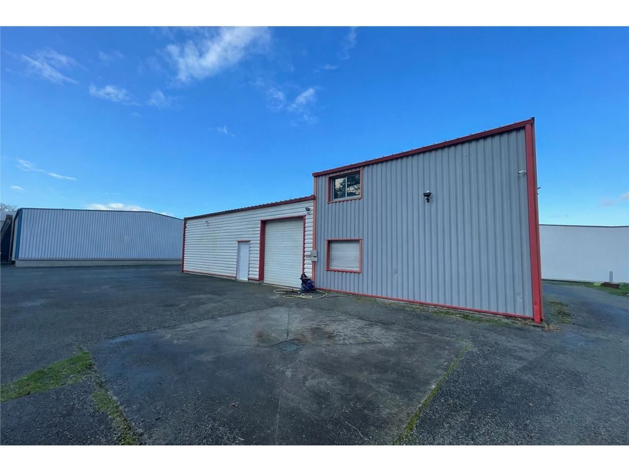 À vendre, bâtiment indépendant à usage mixte situ