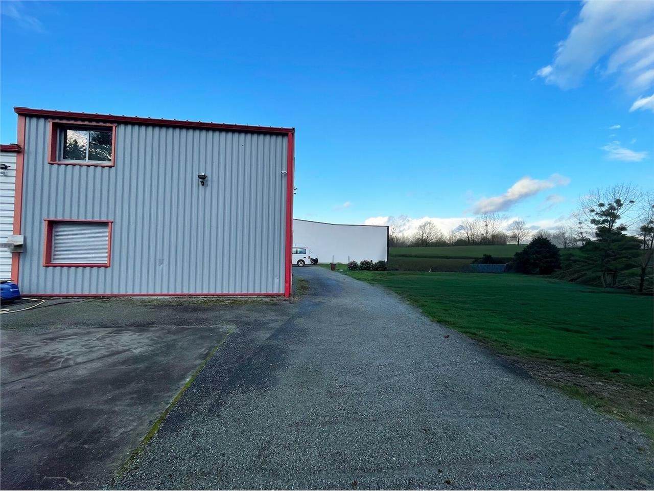 À vendre, bâtiment indépendant à usage mixte situ