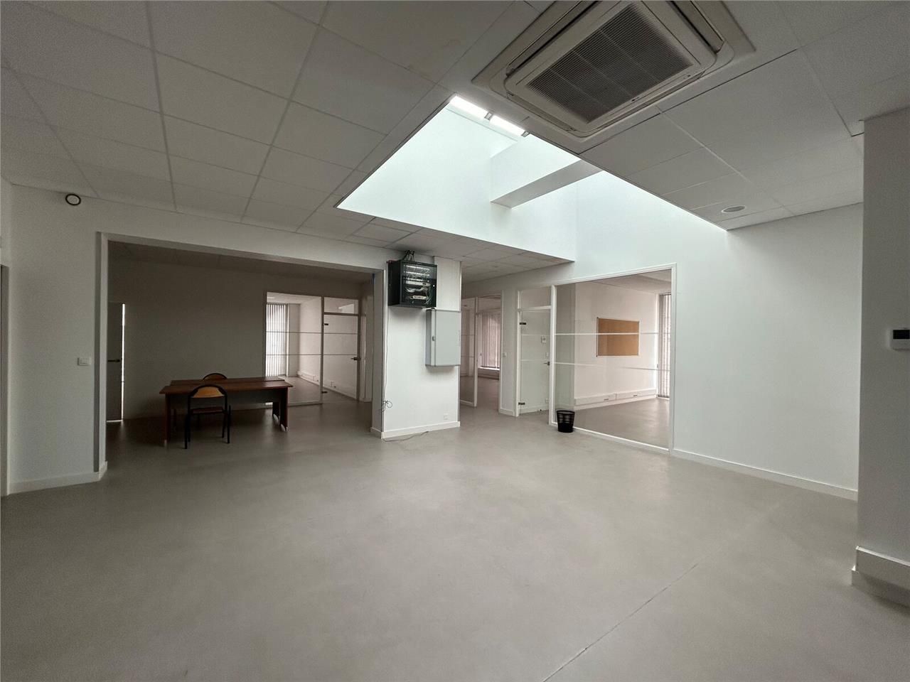 En plein centre-ville de St Nazaire, Arthur Loyd 