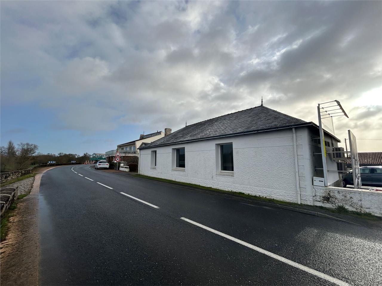 Nous proposons à la location un local commercial 