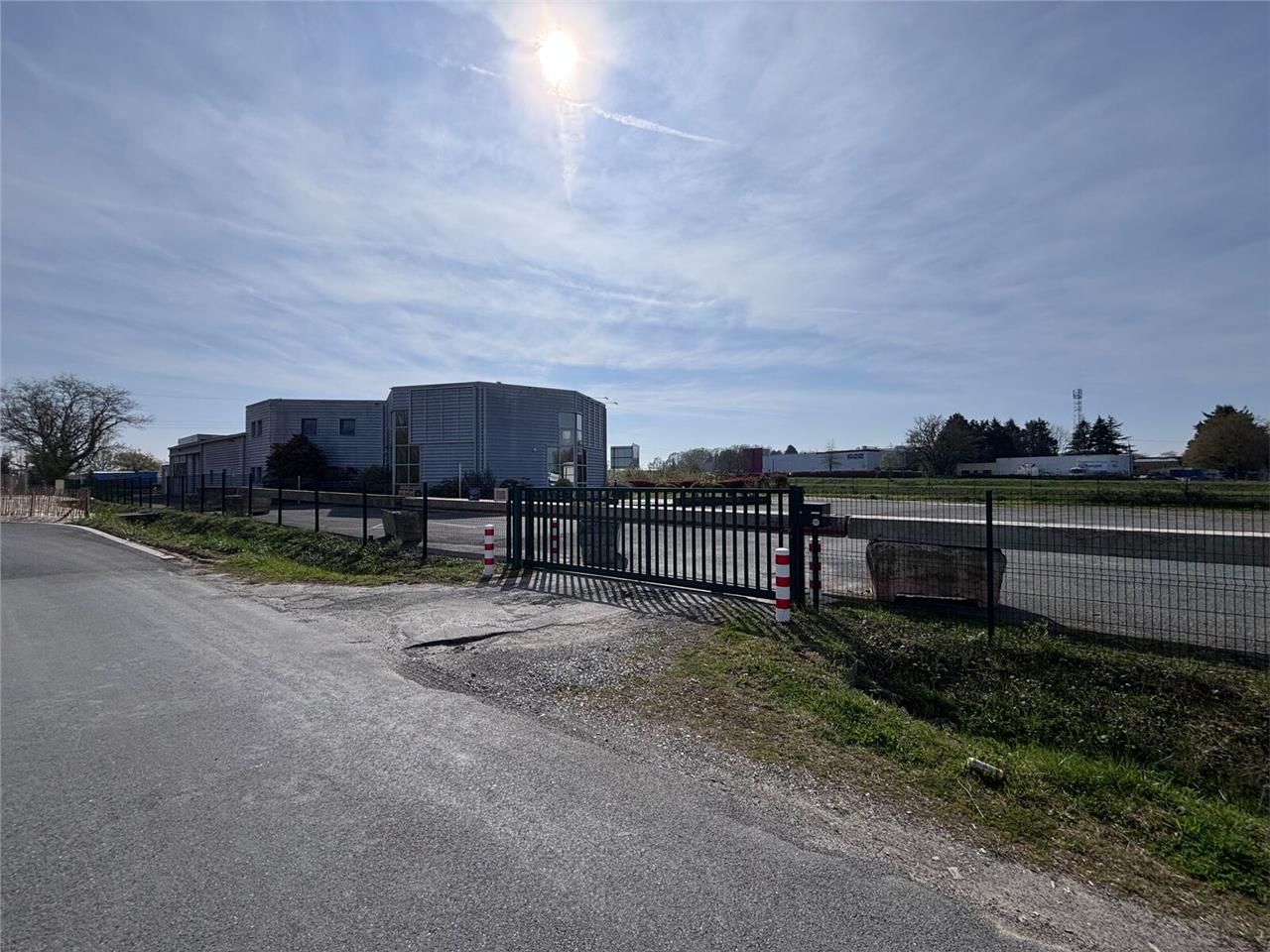 Au bord de la 4 voies Nantes - Vannes avec une gr