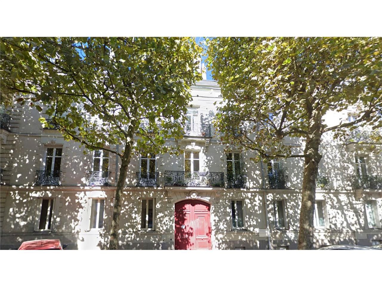 Nous vous présentons un espace de bureaux de