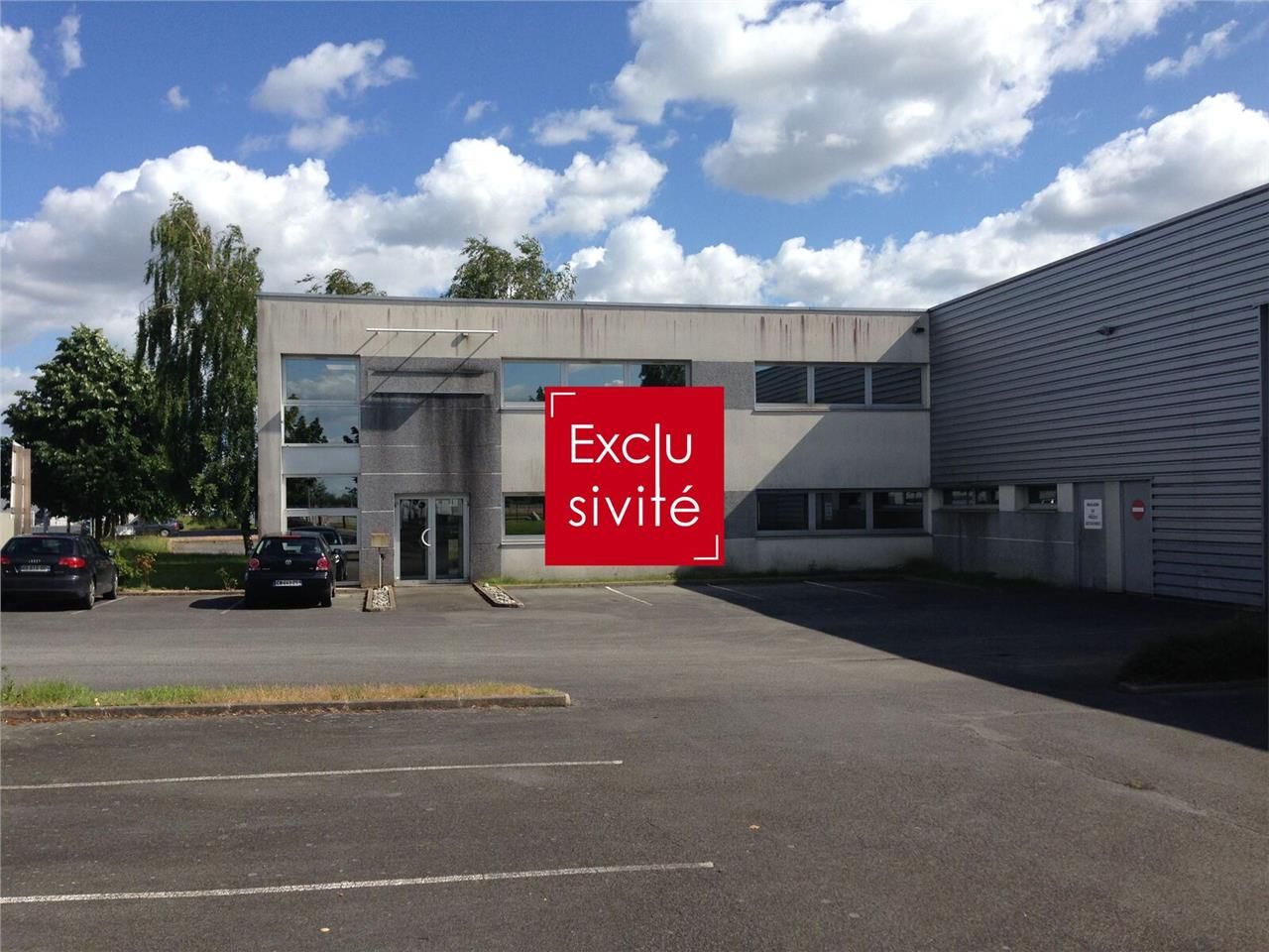 Proche des axes routiers, EN EXCLUSIVITE, nous vo