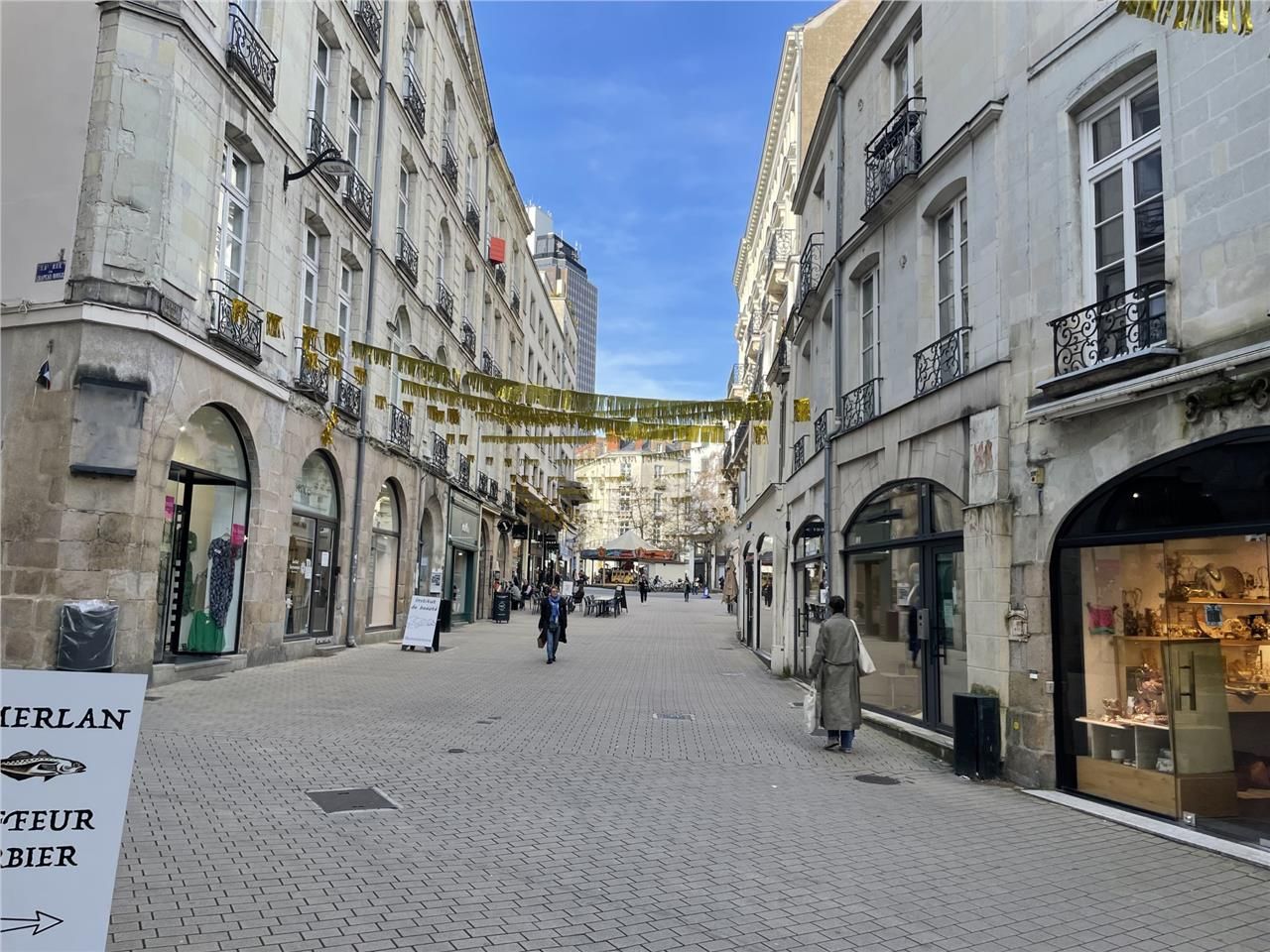 magasin très nien situé rue Franklin ad