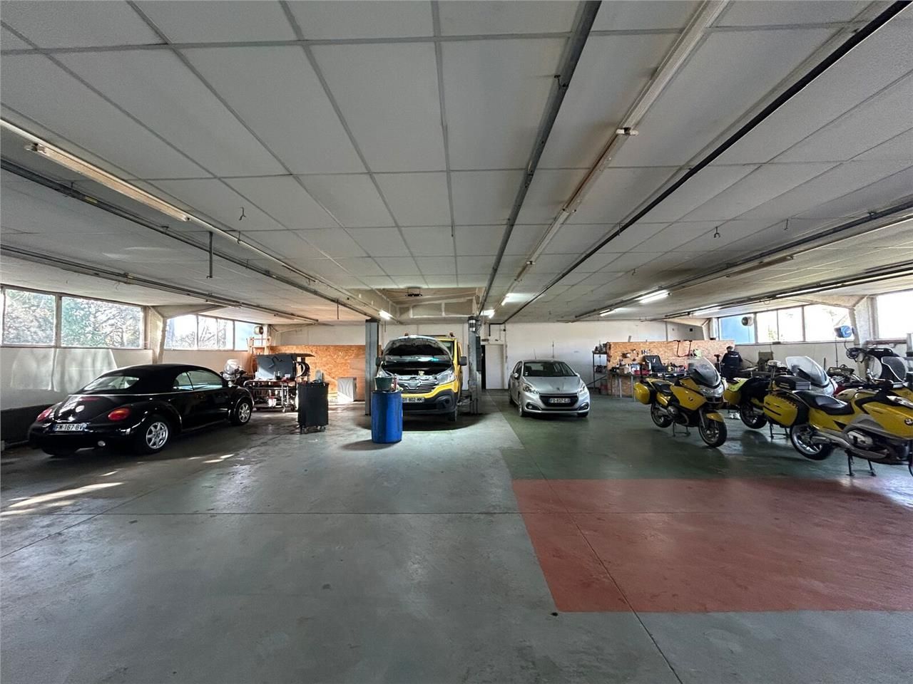 Local de 646 m2 au sein d'une zone mixte logement
