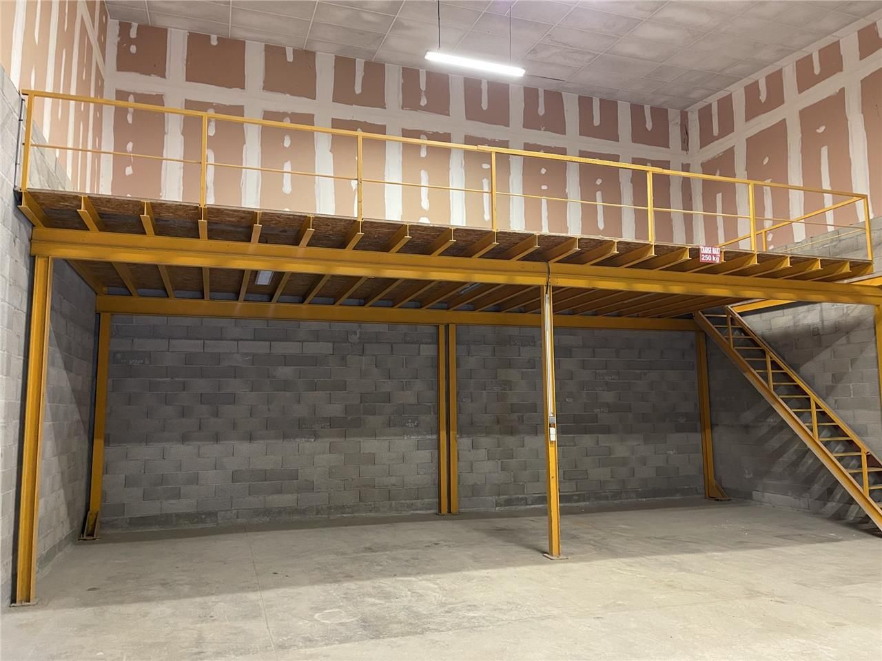 A louer locaux d'activités Vendargues  Dans un en