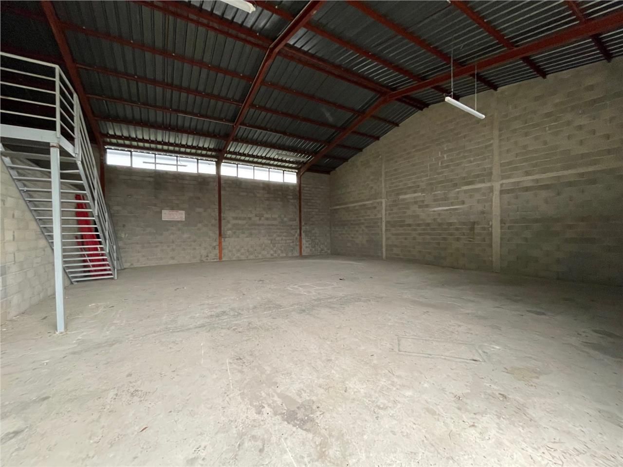 CBRE vous propose des locaux d'activité de 187 m²