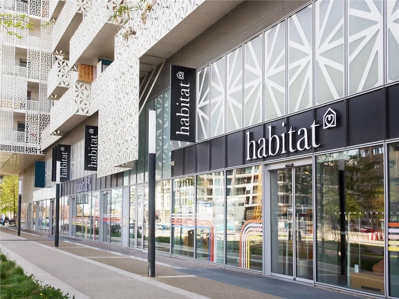 CBRE vous propose à la location une vaste cellule