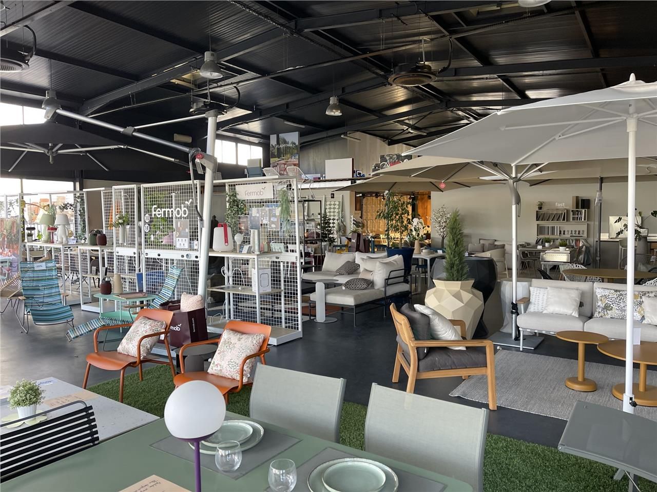 A louer Local Mixte commerce Activités ZAC Fréjor