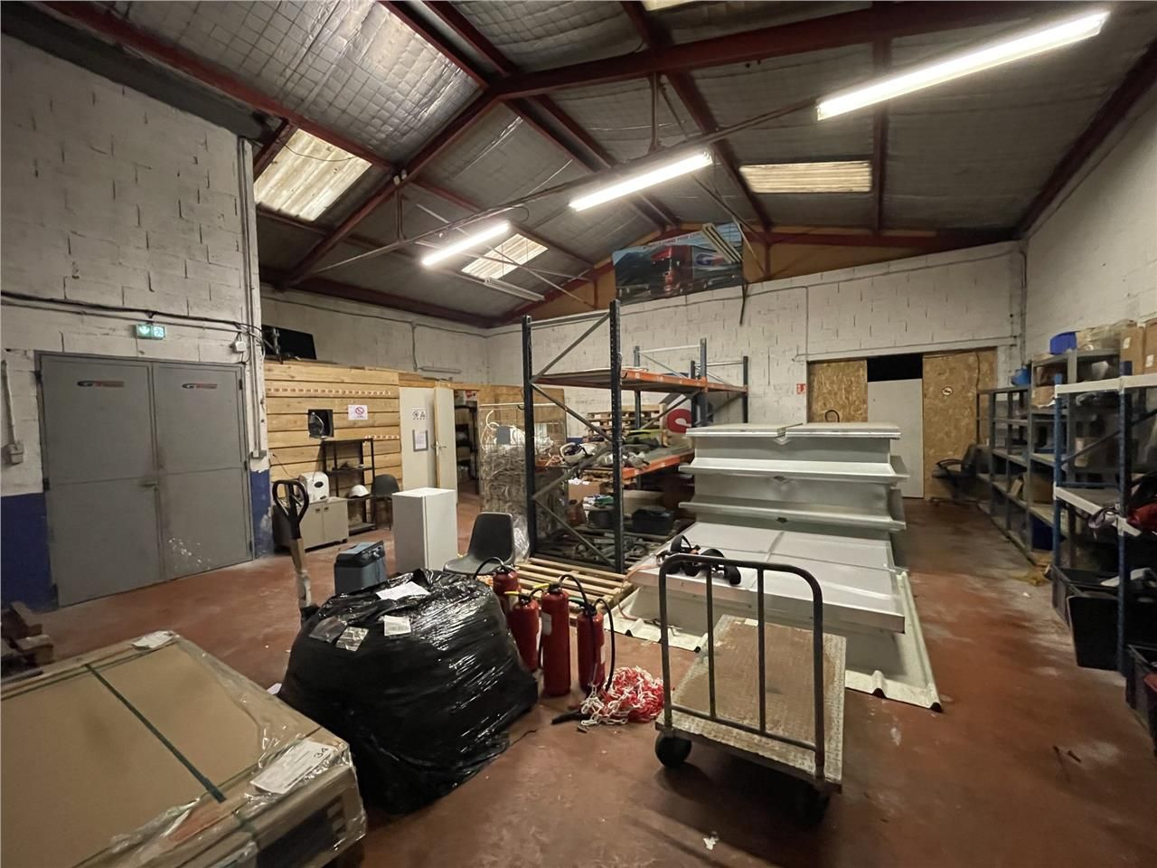 A louer local d'activités et bureaux situés sur l