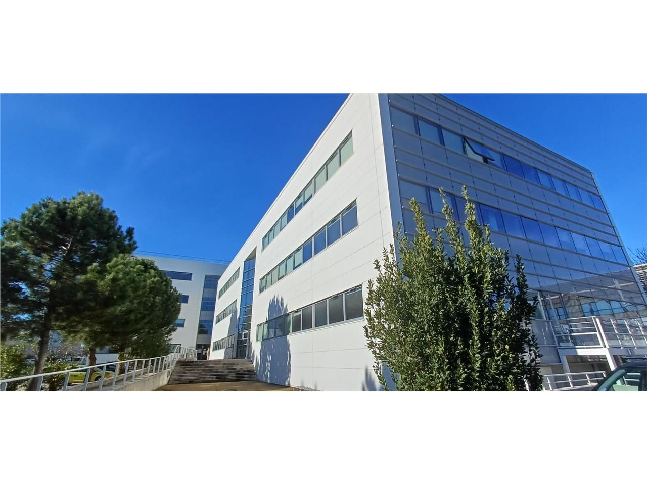 Nous vous proposons à la location des surfaces de