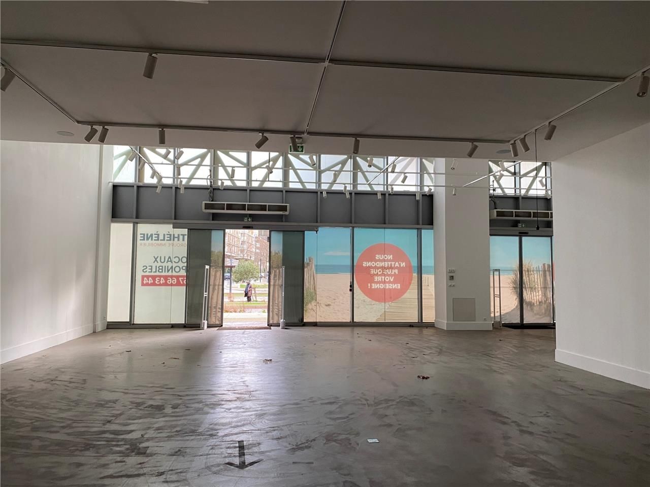 Locaux commerciaux à louer dans le quartier Port