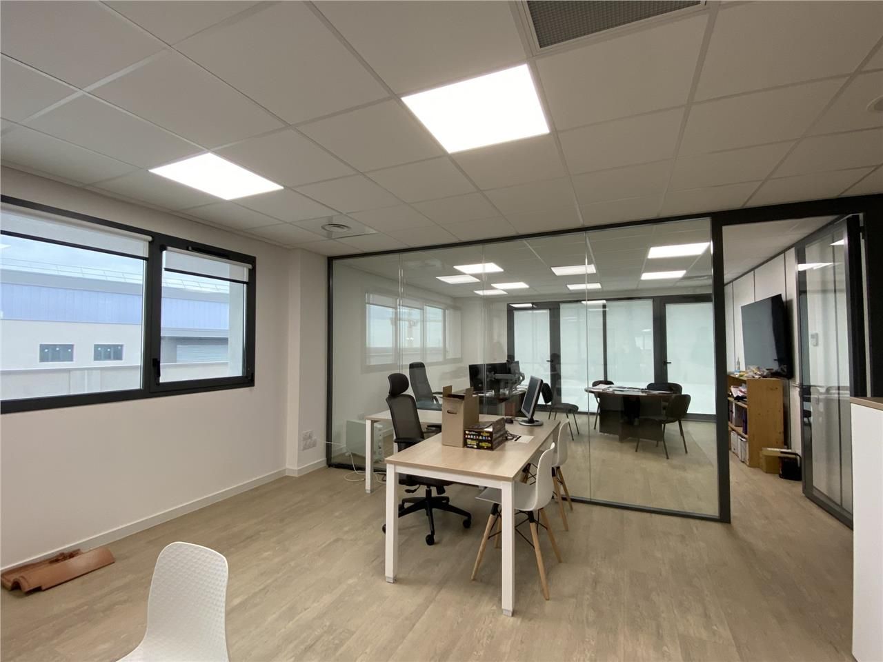 A la location, plateaux de bureaux très lumineux 