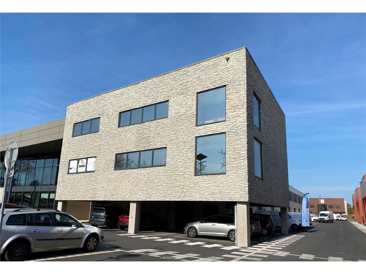 A louer bureaux ERP neufs très lumineux à Fabrègu