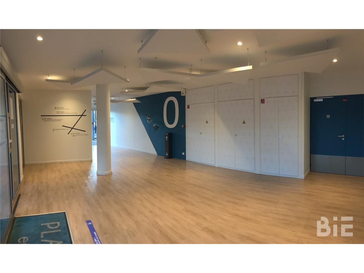 Au coeur du quartier d'affaires de RAVEZIES, l'im