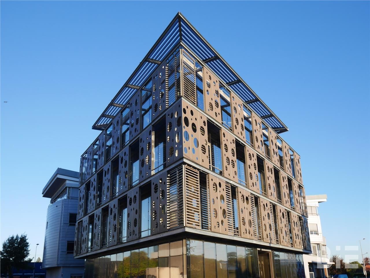 Proche du centre ville de Mérignac, l'immeuble LE