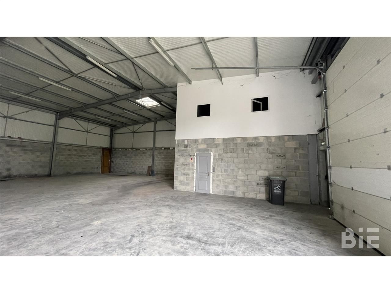 Nous vous proposons ce bâtiment mixte, pouvant êt