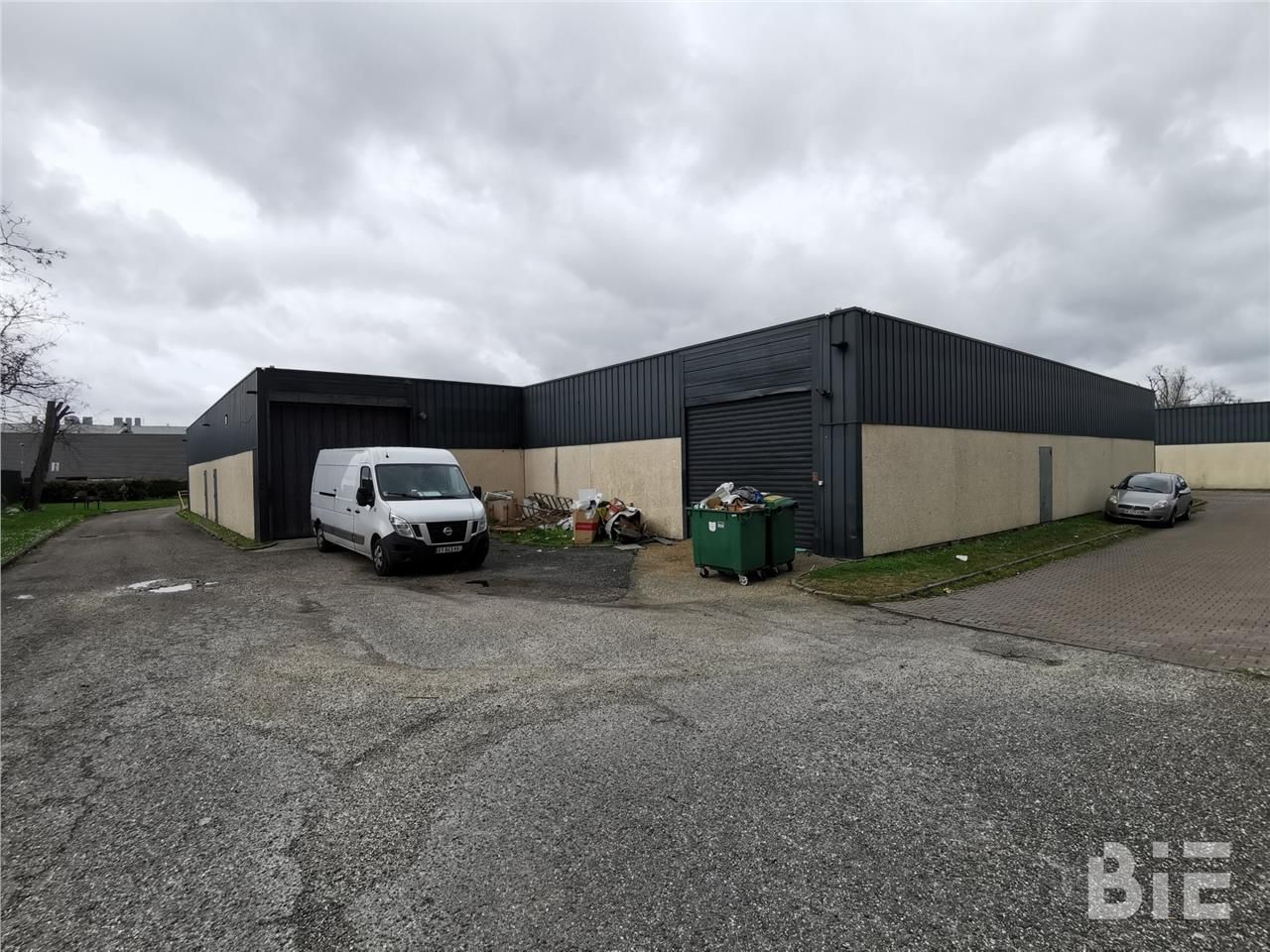 Locaux d'activité de 280 m² non divisibles à Loue