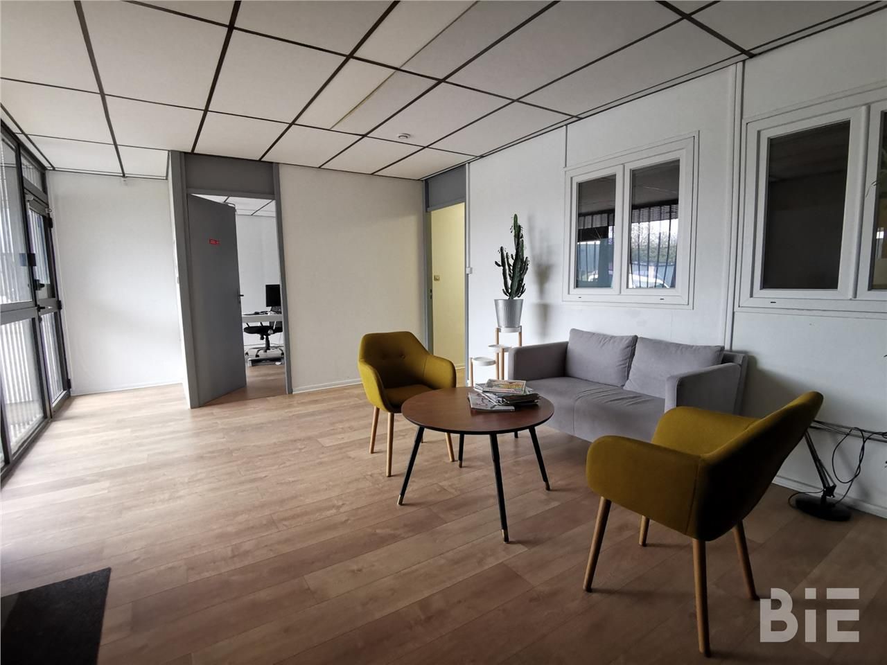 Locaux d'activité de 280 m² non divisibles à Loue