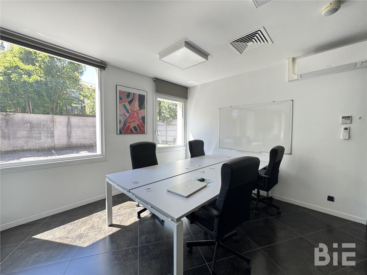 BIE vous propose à la vente une surface de bureau