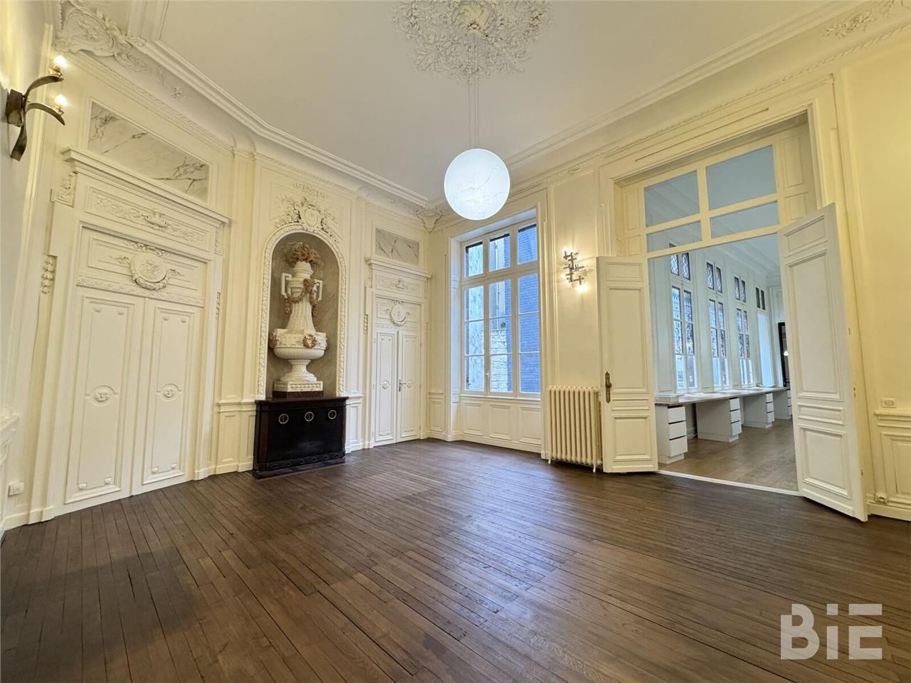 BORDEAUX TRIANGLE D'OR : Au premier étage d'un im