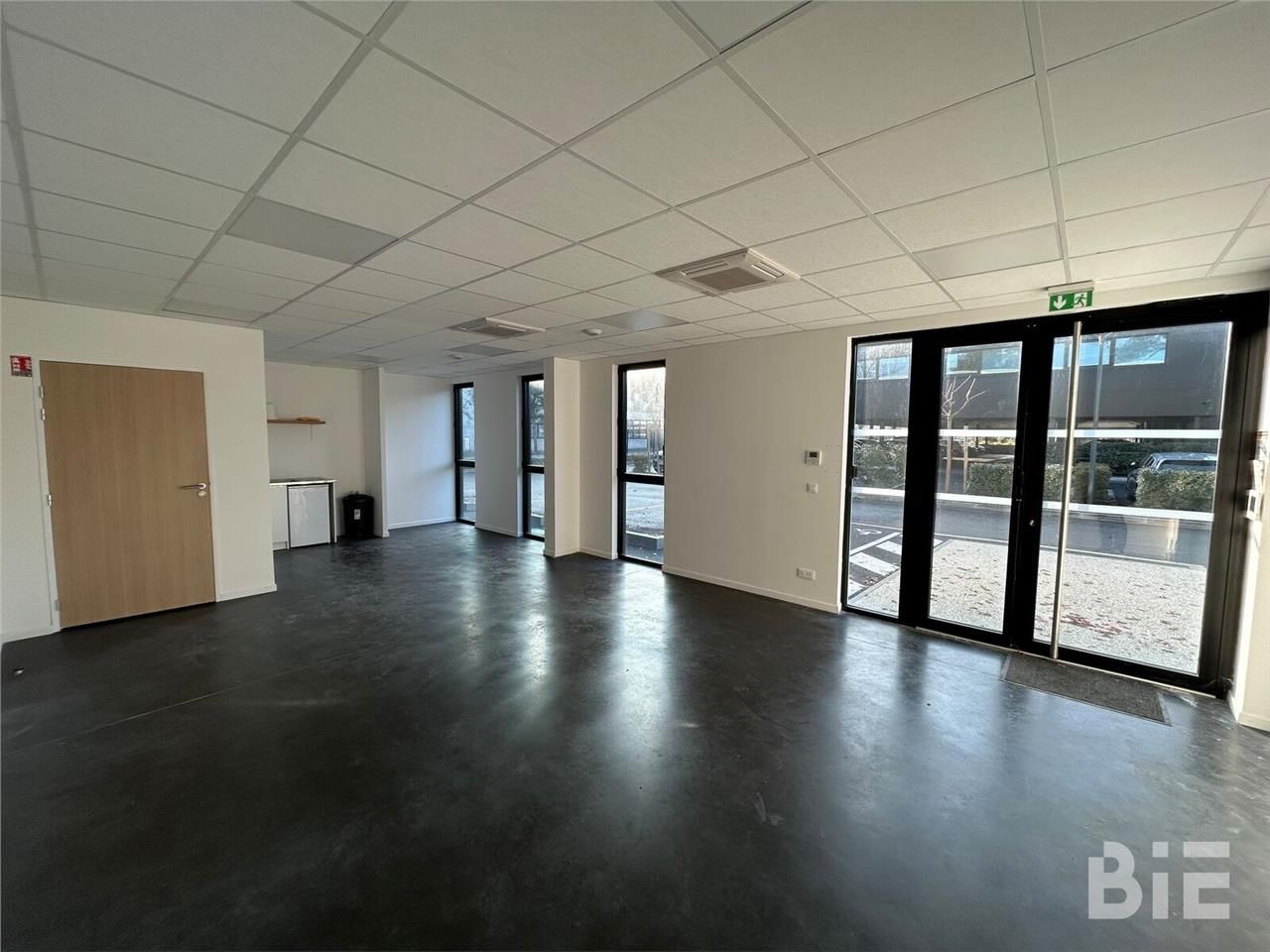 Nous vous proposons ce bâtiment d'activité, dispo