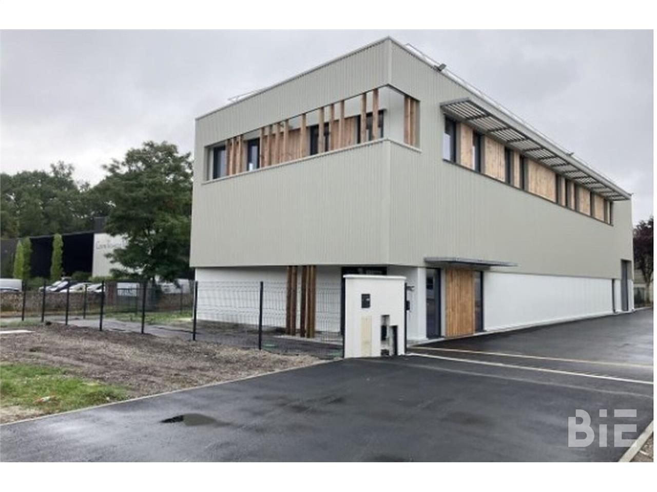 BIE vous propose à la location un bâtiment indépe