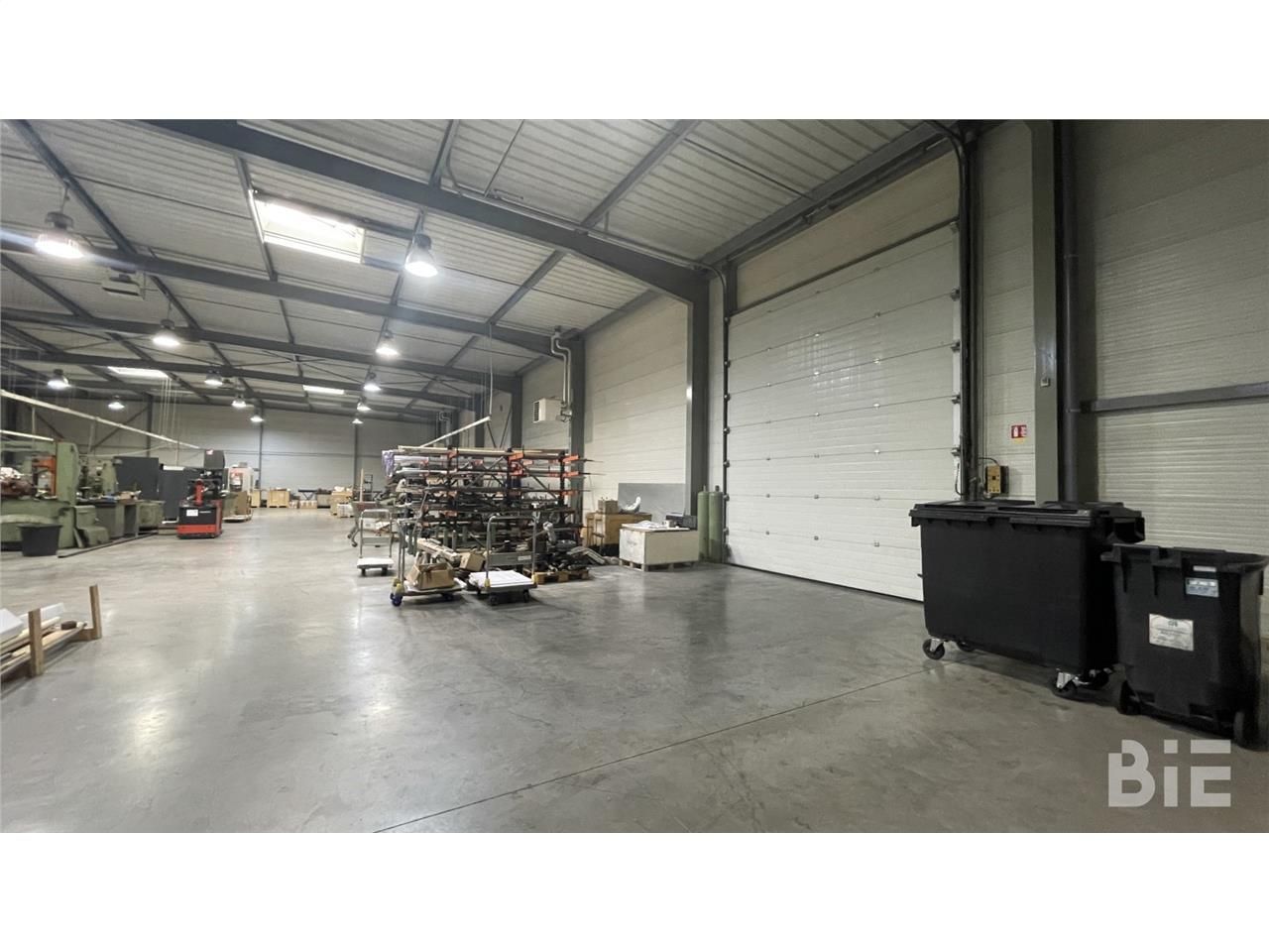 BIE vous proposons un bâtiment d'activité à la ve
