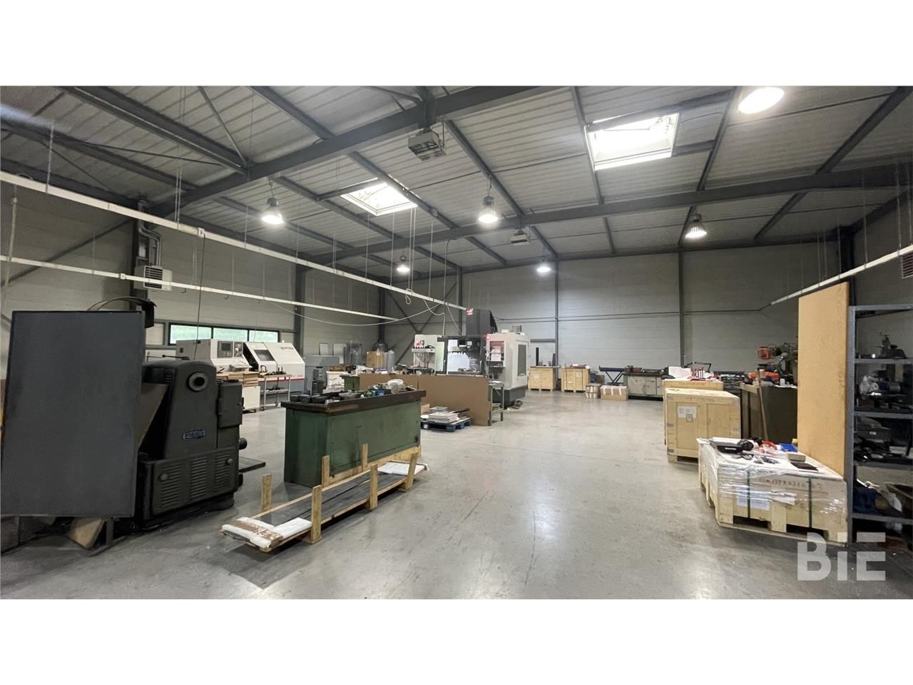 BIE vous proposons un bâtiment d'activité à la ve