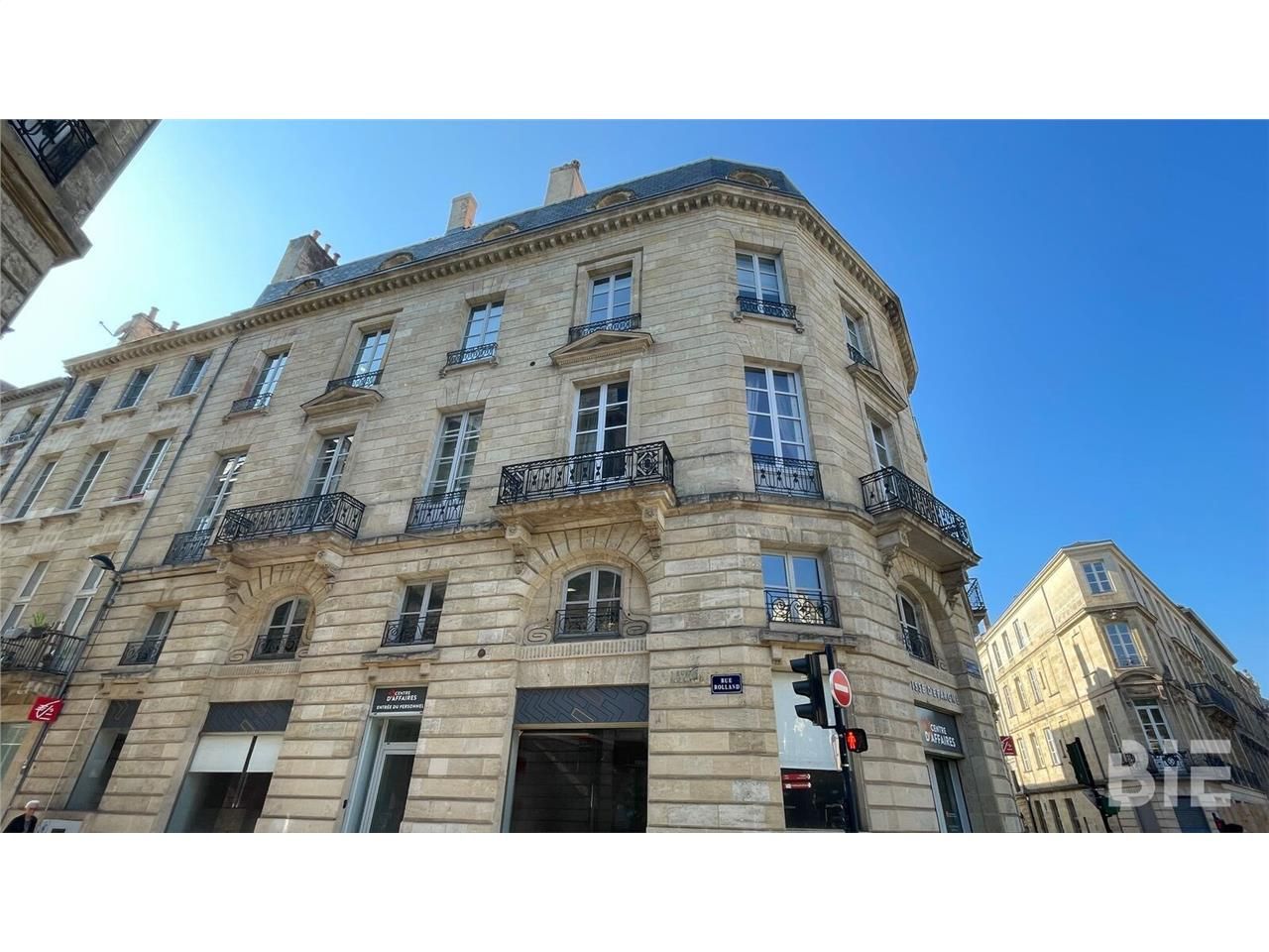 Nous vous proposons un bel immeuble indépendant e