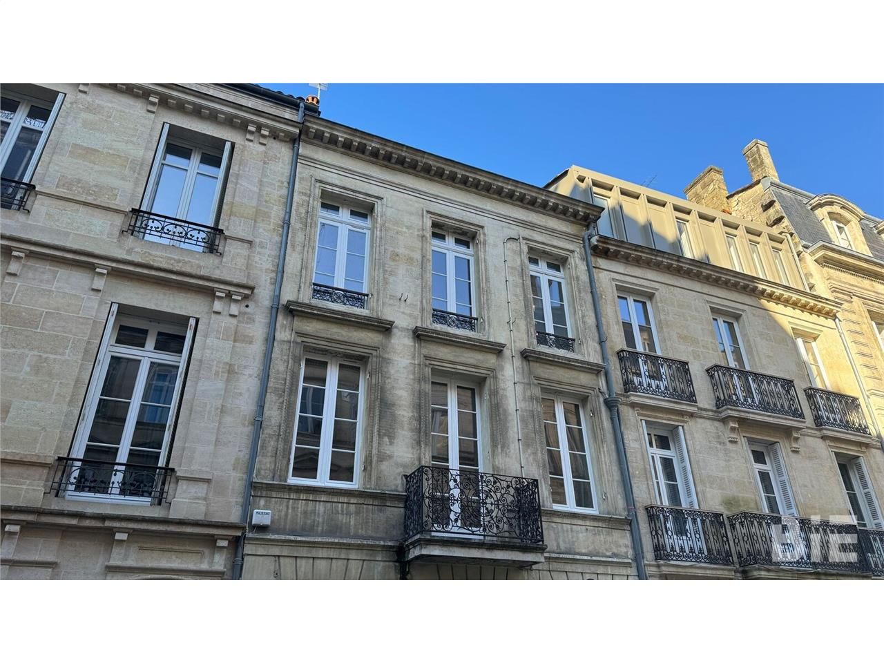 PROCHE TRIANGLE D'OR - A proximité du Jardin Pub