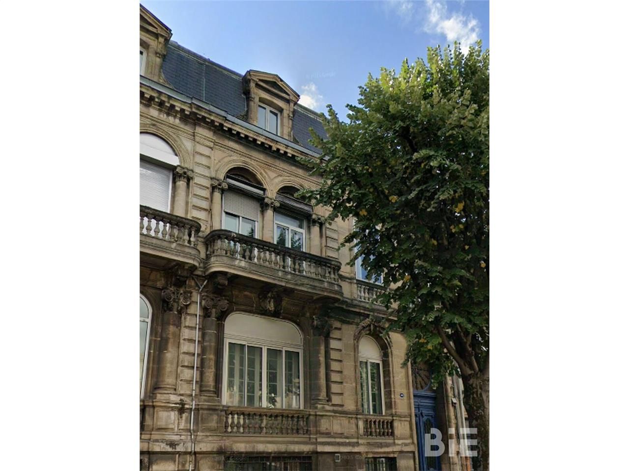 BIE vous propose ce bel hôtel particulier situé à