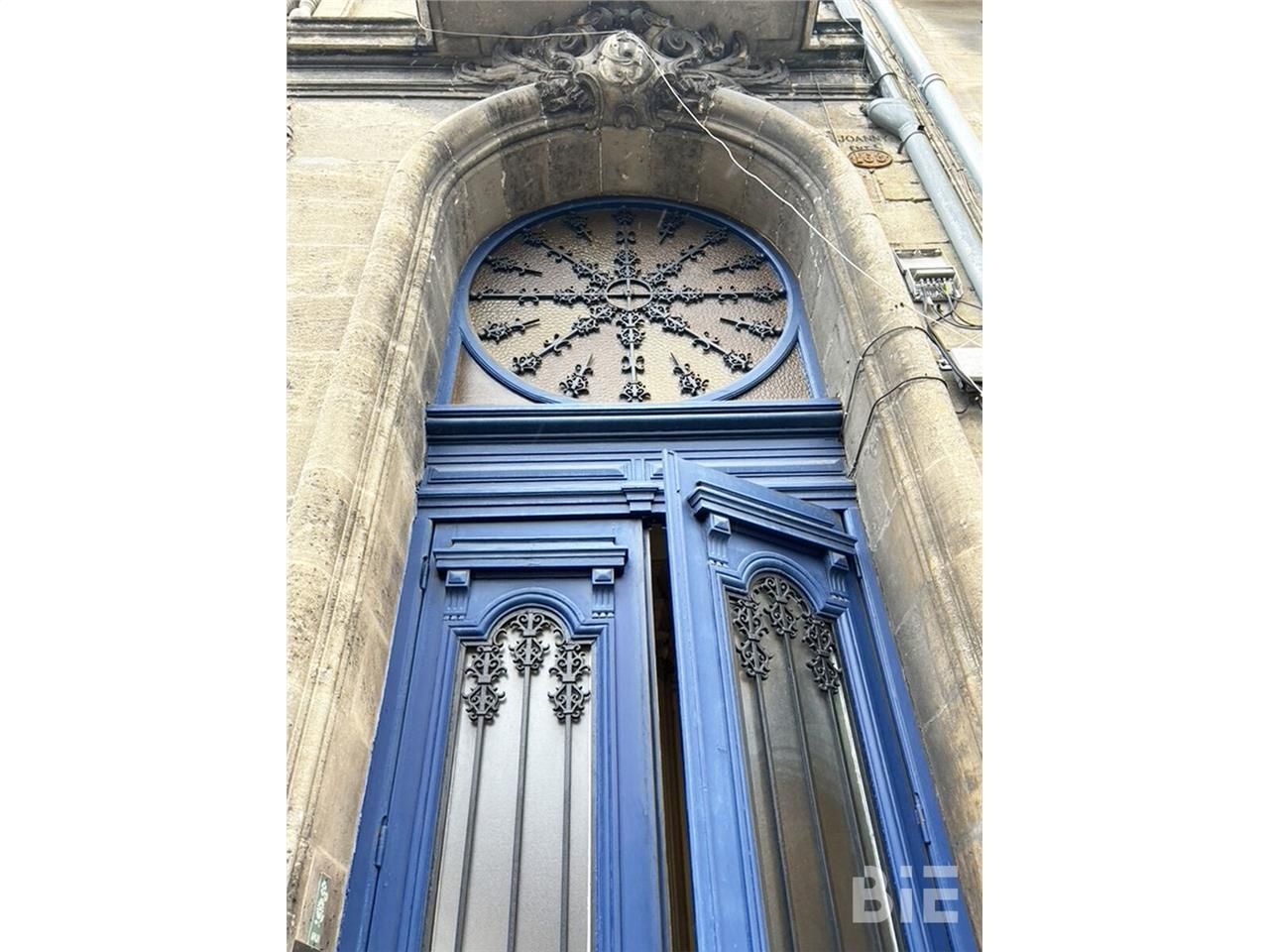 BIE vous propose ce bel hôtel particulier situé à