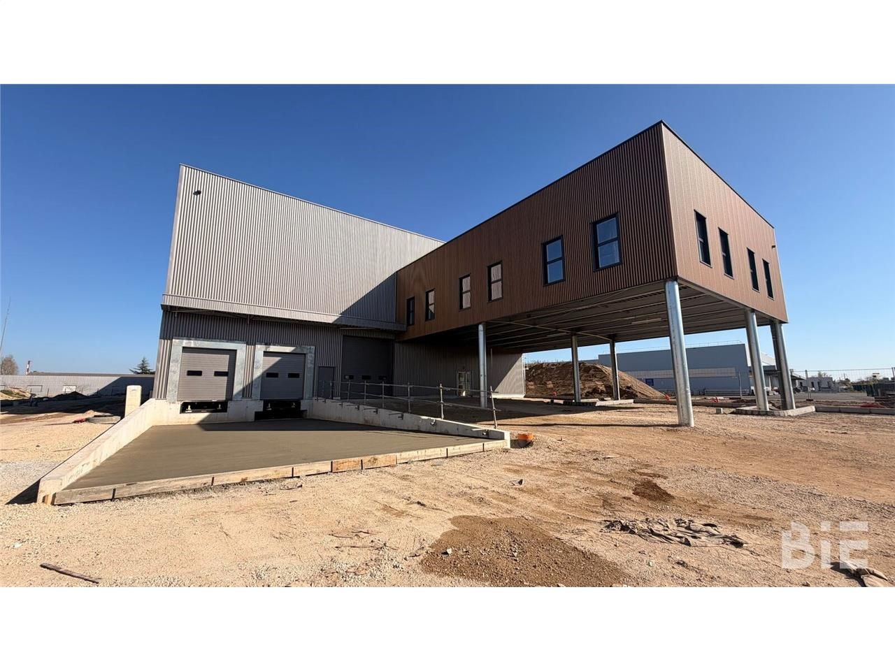 BORDEAUX IMMOBILIER ENTREPRISES propose à Blanque