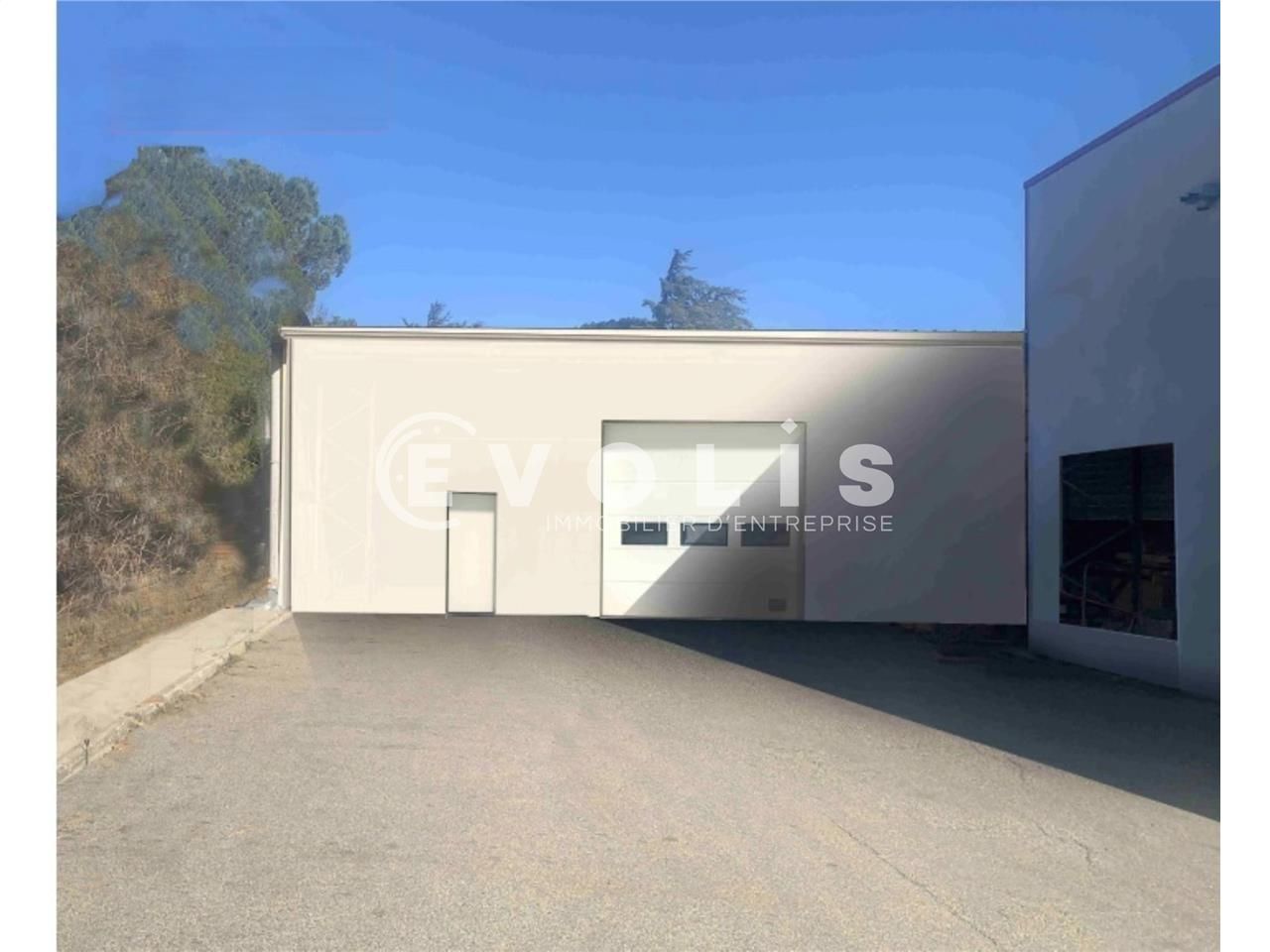 Découvrez cet entrepôt de 1 200 m² non divisibles