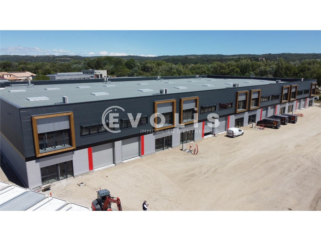 Découvrez cette opportunité de 2 128 m² de locaux