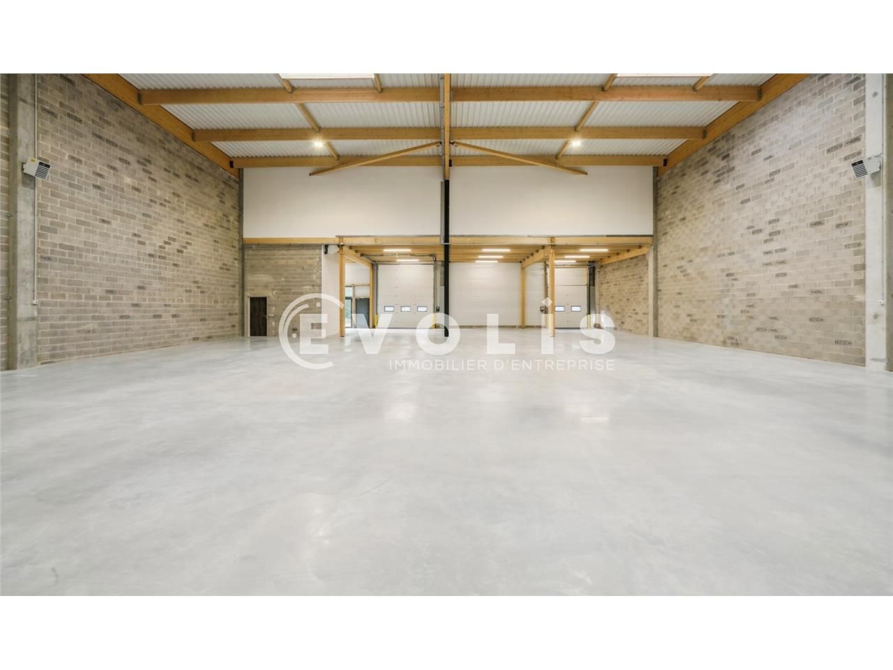 EVOLIS vous propose  des locaux d'activité de 1 4