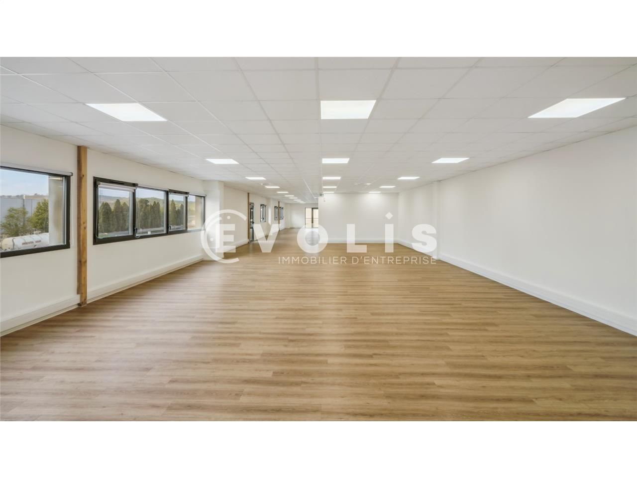 EVOLIS vous propose  des locaux d'activité de 1 4