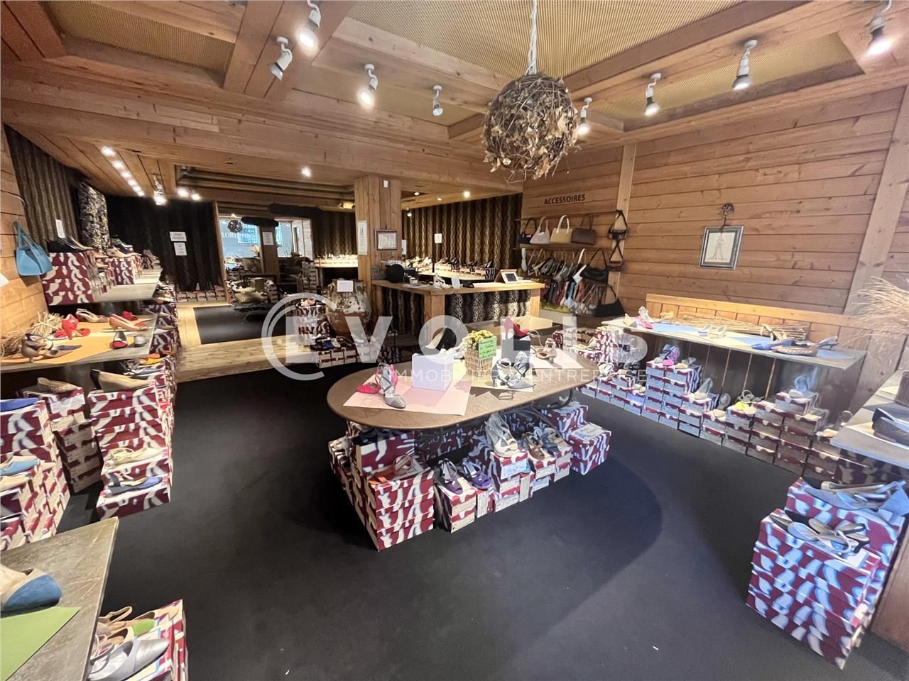 LOCATION - LOCAL COMMERCIAL - 180 m²  Evolis Amie