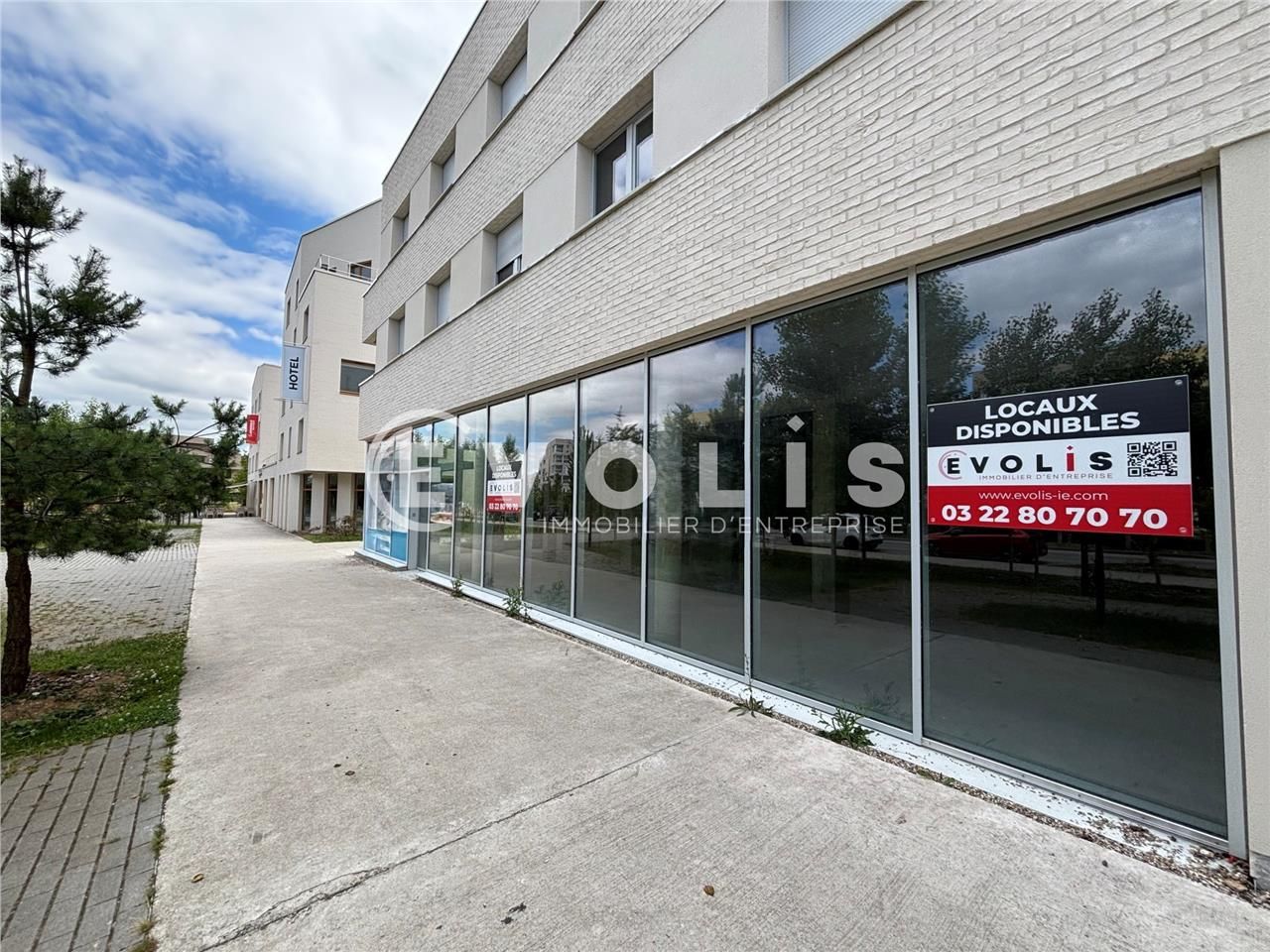 LOCATION - LOCAL COMMERCIAL - 142 m² environ Evo