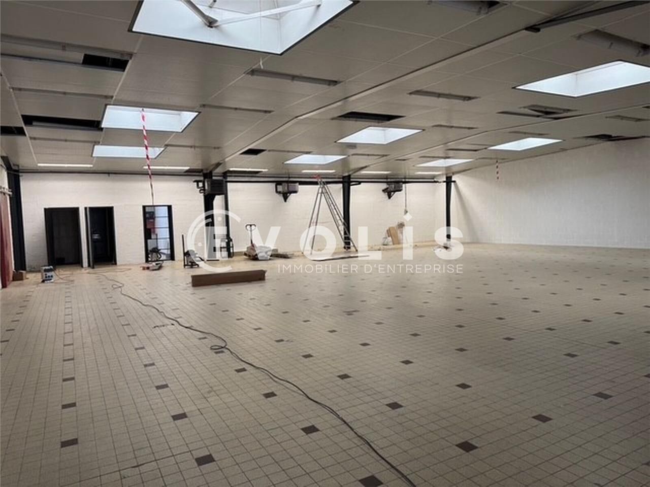 À LOUER - LOCAL D'ACTIVTÉ - 531 m² environ  Evoli