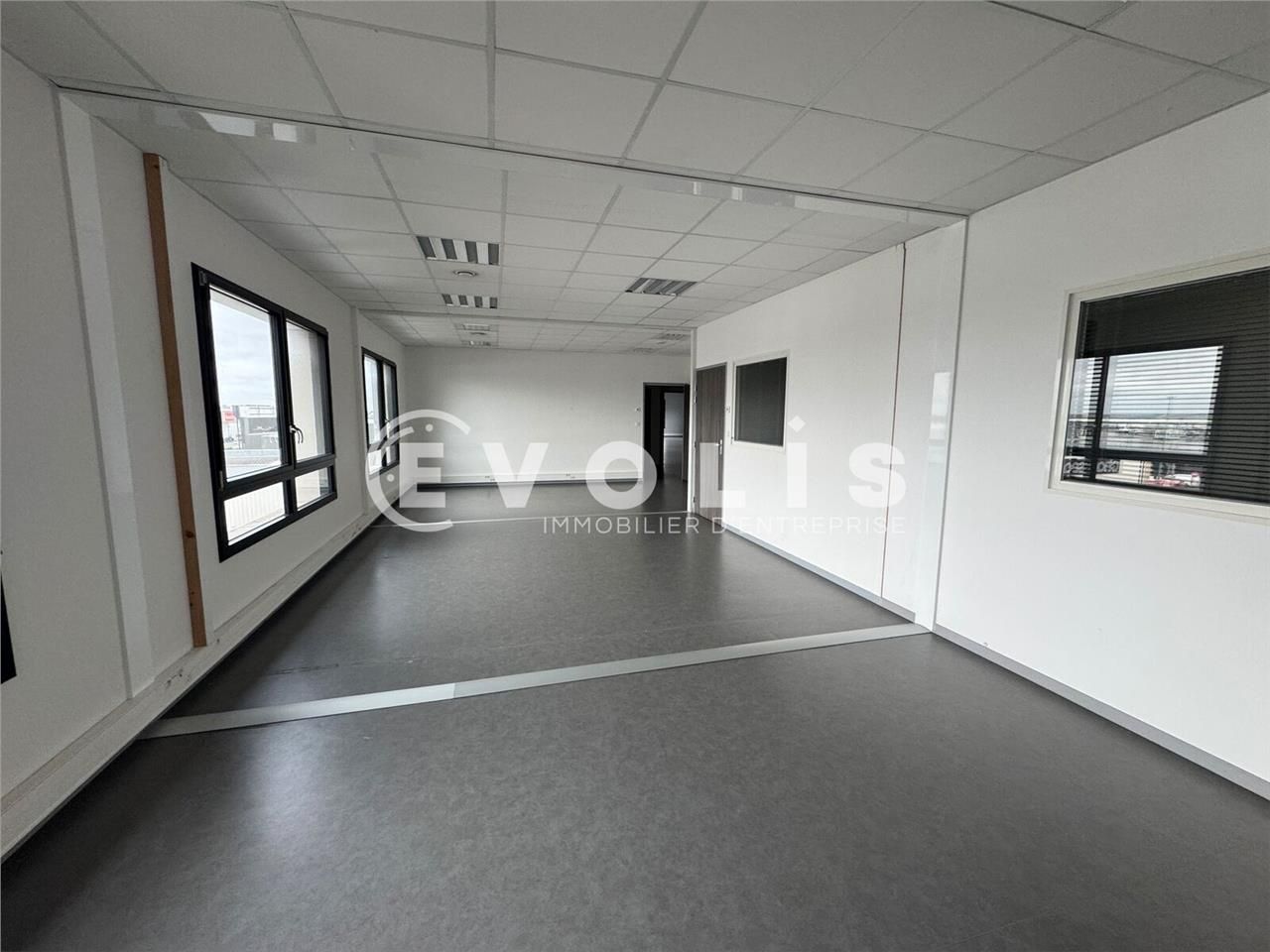 LOCATION - BUREAUX - 796 m² environ, Divisibles à