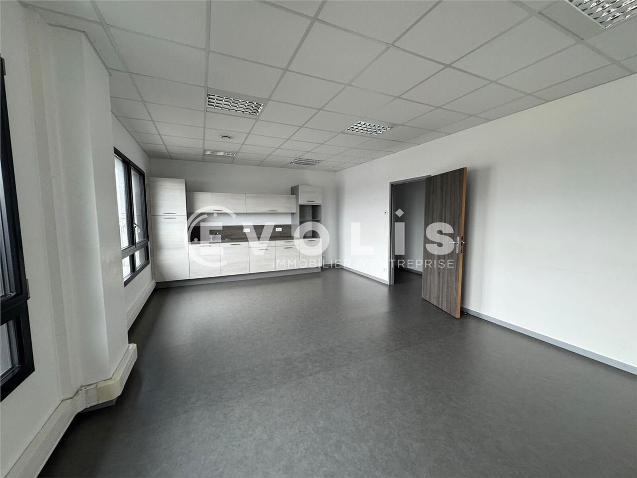 LOCATION - BUREAUX - 796 m² environ, Divisibles à