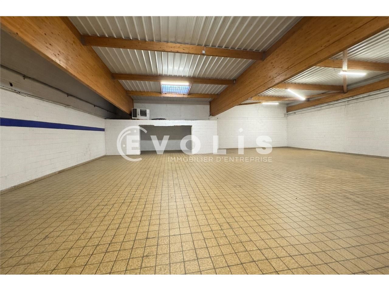 LOCATION - LOCAL D'ACTIVITE / COMMERCE - 1 600 m²