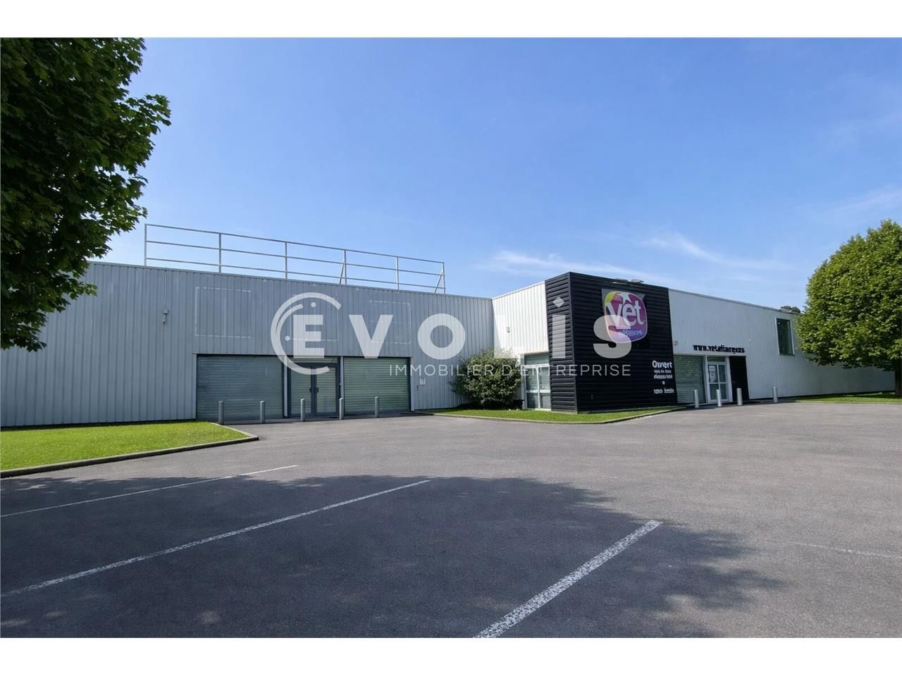 LOCATION - LOCAL COMMERCIAL - 1 151 m² environ di